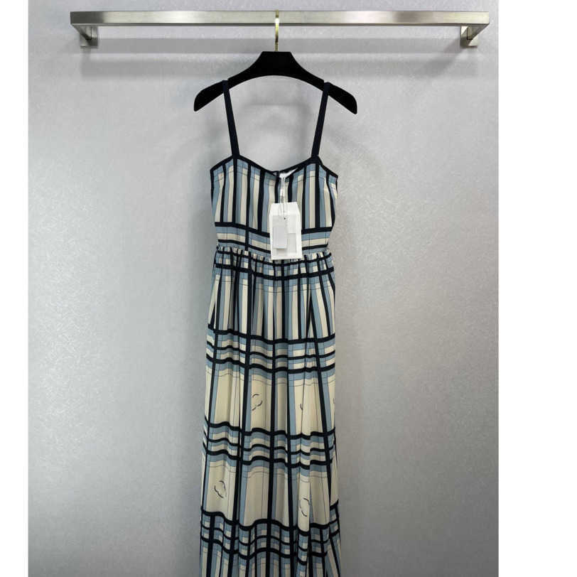 23ss women dress summer dresses womens designer clothing Striped Suspender Long A-line swing Dress long Dresses High quality womens clothing a1
23ss women dress summer dresses womens designer clothing Striped Suspender Long A-line swing Dress long Dresses High quality womens clothing a1