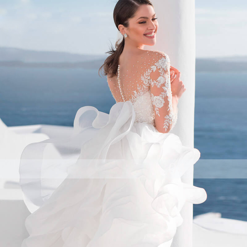 Beautiful Ruffles Ball Dresses Illusion Scoop Neck Beach Bridal Cascading Tiere Wedding Gown with Long Sleeve 0516