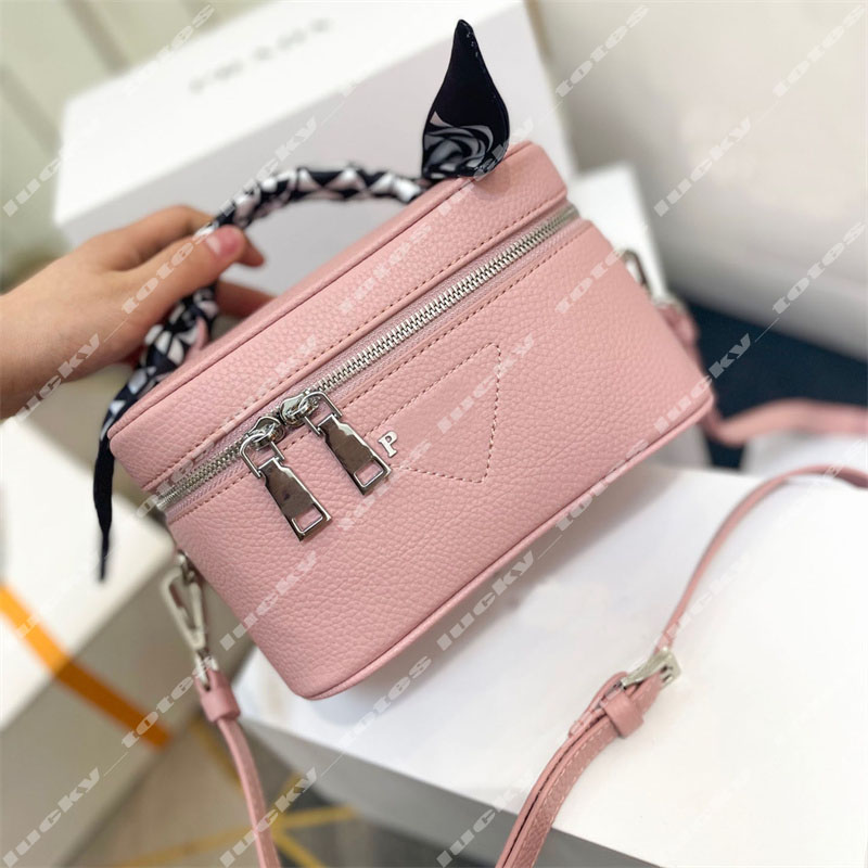Designer Makeup Bag Luxury Cosmetic Bags Outdoor Travel Wash Bag Leather Letter Cross Body Bag Fashion Women Portable Make Up Bags, Black
Designer Makeup Bag Luxury Cosmetic Bags Outdoor Travel Wash Bag Leather Letter Cross Body Bag Fashion Women Portable Make Up Bags, Black
