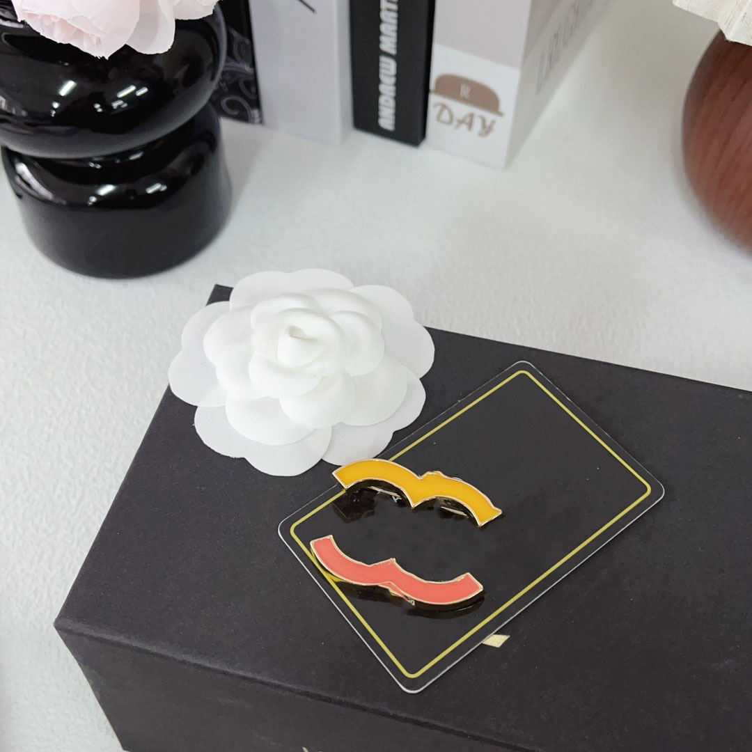 18k Gold Plated Brooches Luxury Brand Designers Lapel Fashion Women Couple Pins Diamond Pearl Love Brooches Wedding Party Jewellery D145
18k Gold Plated Brooches Luxury Brand Designers Lapel Fashion Women Couple Pins Diamond Pearl Love Brooches Wedding Party Jewellery D145