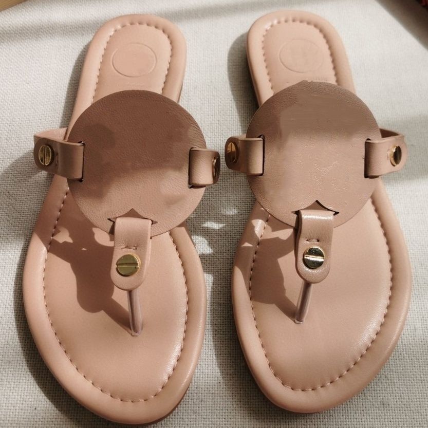 Women's Miller Soft designer Sandals cushioned leather thong sandal strap with laser-cut Vegetable-tanned leather Bright-orange Signature Logo Beach sandalias
Women's Miller Soft designer Sandals cushioned leather thong sandal strap with laser-cut Vegetable-tanned leather Bright-orange Signature Logo Beach sandalias