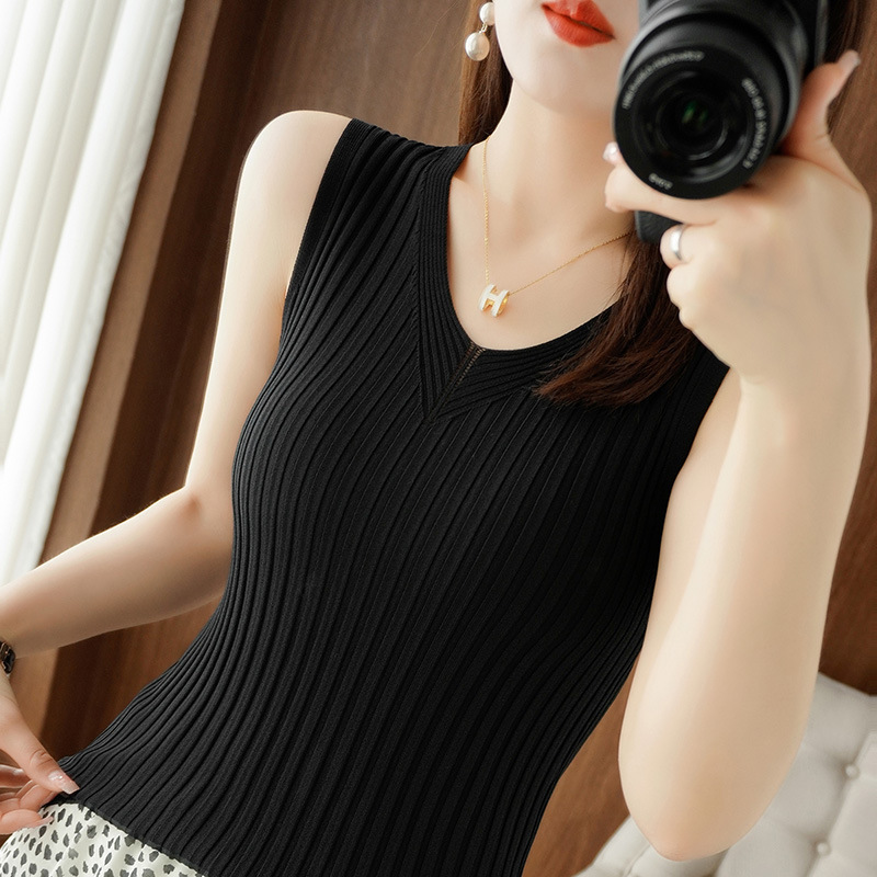 Camisoles Tanks Ice Silk Knitted Vest Top Autumn Sweater Top Sweater Camisole V-neck Slim Sexy Sleeveless Knitted Bottomed Shirt Knitted Vest 230413