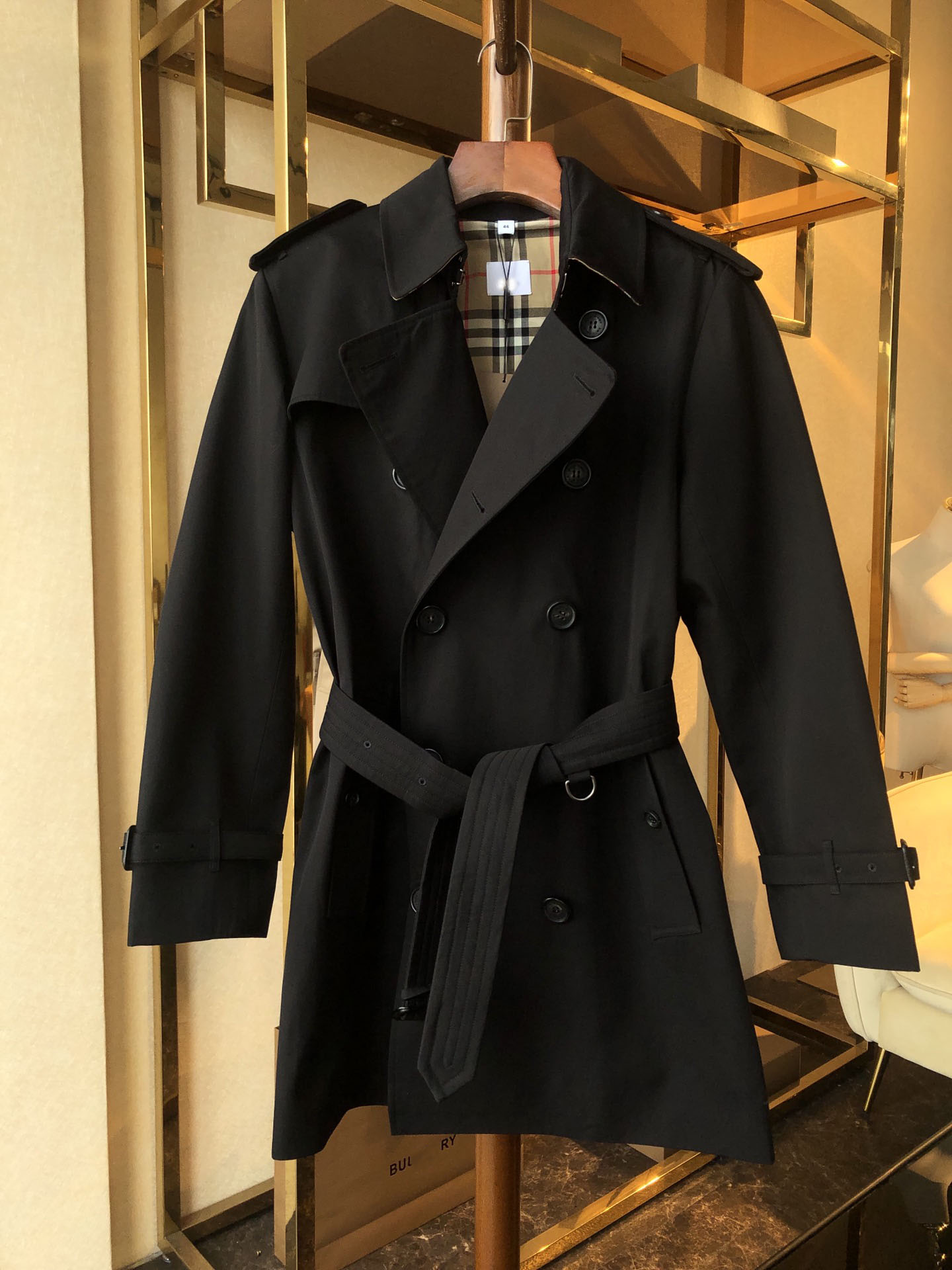 Men's Trench Coats Designer Short Classic Tunic Sashes Lapel Slim Double Breasted Windbreaker Overcoat with Belt Mens Womens Windproof Outerwear Burb Jackets, Black
Men's Trench Coats Designer Short Classic Tunic Sashes Lapel Slim Double Breasted Windbreaker Overcoat with Belt Mens Womens Windproof Outerwear Burb Jackets, Black