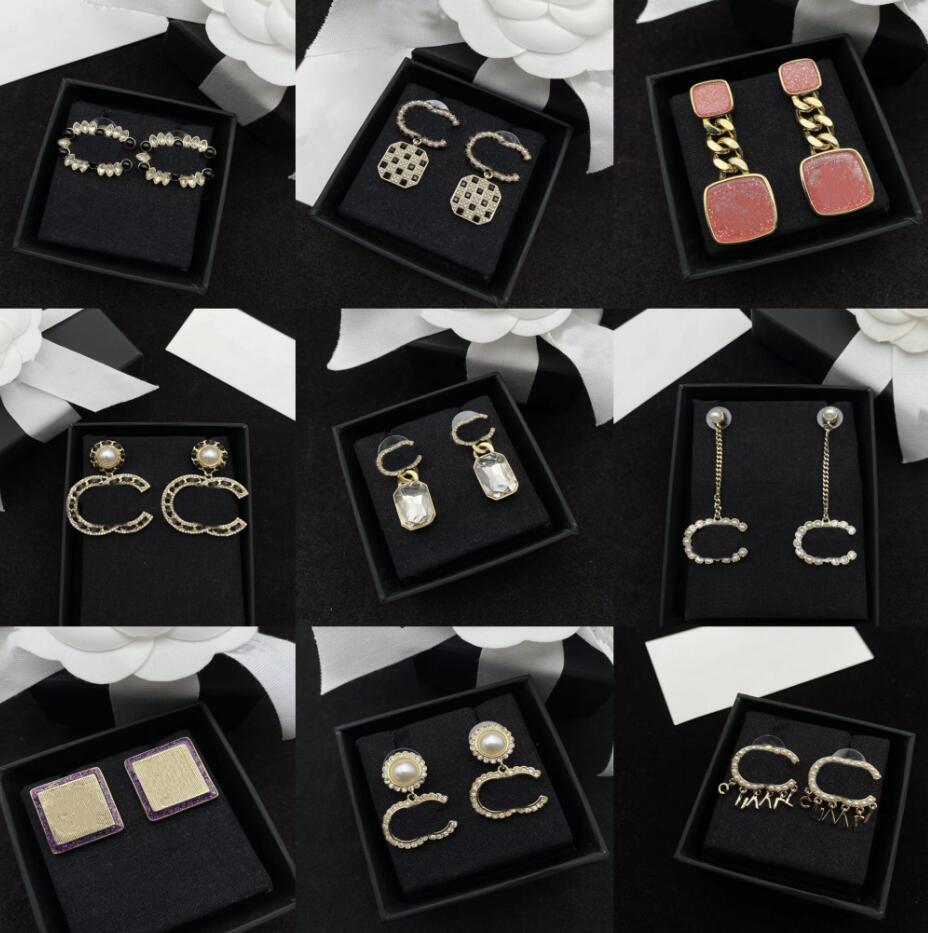 Fashion Women's Stud Pearl Double Letter Pendant Earrings Designer New Style Jewelry Earrings Luxury brand 925 silver Crystal Earrings Wedding Party Accessories
Fashion Women's Stud Pearl Double Letter Pendant Earrings Designer New Style Jewelry Earrings Luxury brand 925 silver Crystal Earrings Wedding Party Accessories