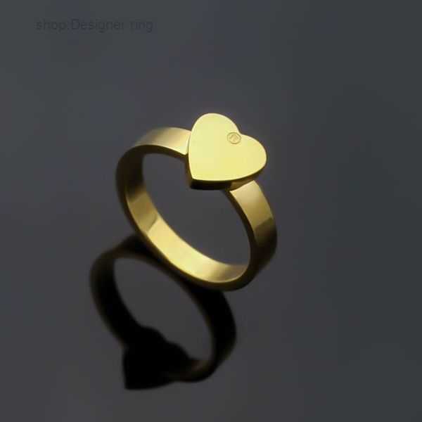 Band Rings Top Quality Extravagant Simple Heart Love Ring 3 Colors Stainless Steel Fashion Women Designer Jewelry Lady Party Gifts 1 SILY
Band Rings Top Quality Extravagant Simple Heart Love Ring 3 Colors Stainless Steel Fashion Women Designer Jewelry Lady Party Gifts 1 SILY