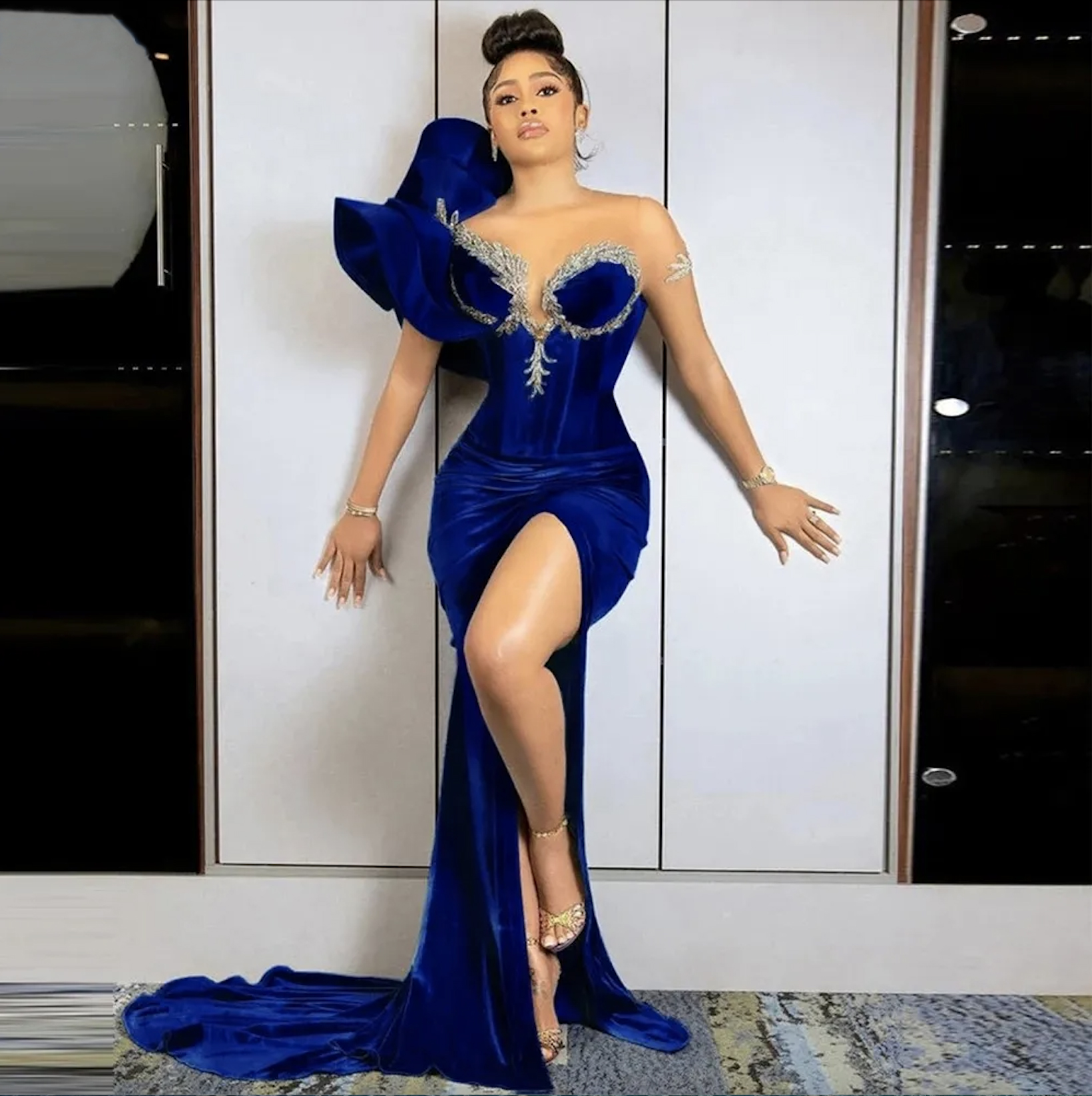 Arabic Dubai Prom Dresses Burgundy Velvet One Shoulder Ruffles Plus Size Evening Gowns Sequins Side Split Sexy Vestidos De Festa Trumpet Skirt Formal 