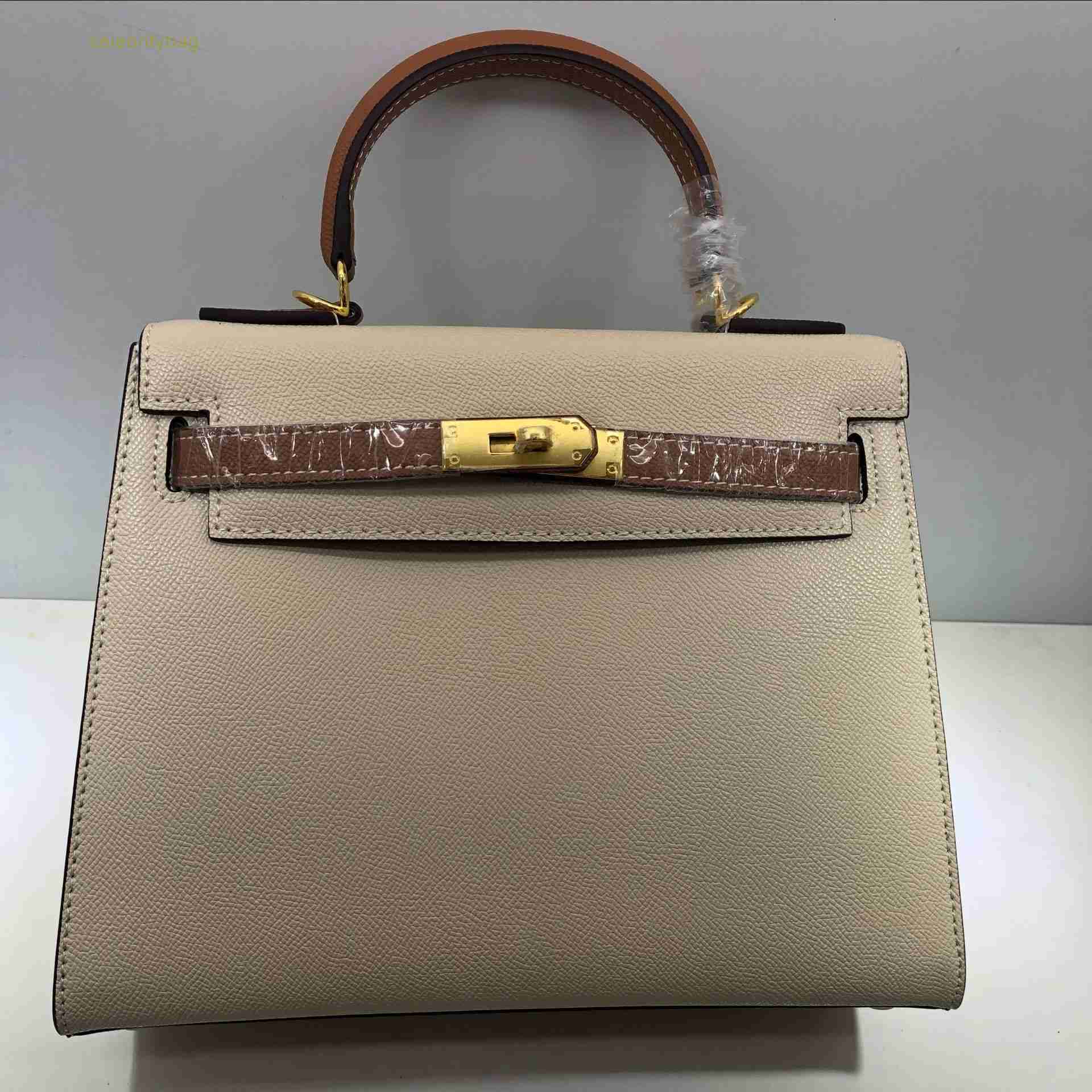 Designer Kellies Handbags Hemres Handprint 2023 New Bag Colored Leather Women's Shoulder Fashion Versatile Cowhide Handbag has logo UANW, 25 # grey/blue
Designer Kellies Handbags Hemres Handprint 2023 New Bag Colored Leather Women's Shoulder Fashion Versatile Cowhide Handbag has logo UANW, 25 # grey/blue
