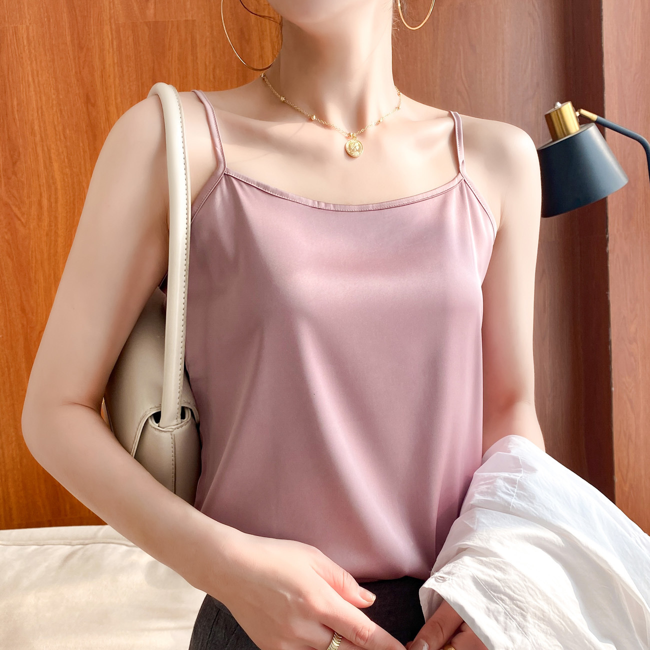 Camisoles Tanks Camisole Women's Suit Silk With White And Black Base Ice Silk Acetate Satin Loose Top 230420