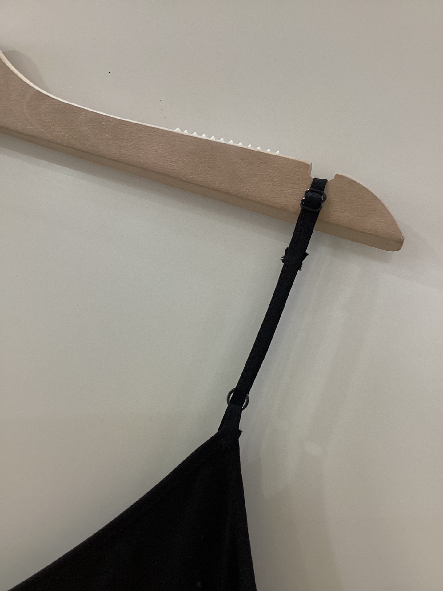 Camisoles Tanks Women Shiny Sling Tops Sleeveless V-neck Sexy Off-shoulder Backless Ladies Spring Summer Camisole 230413