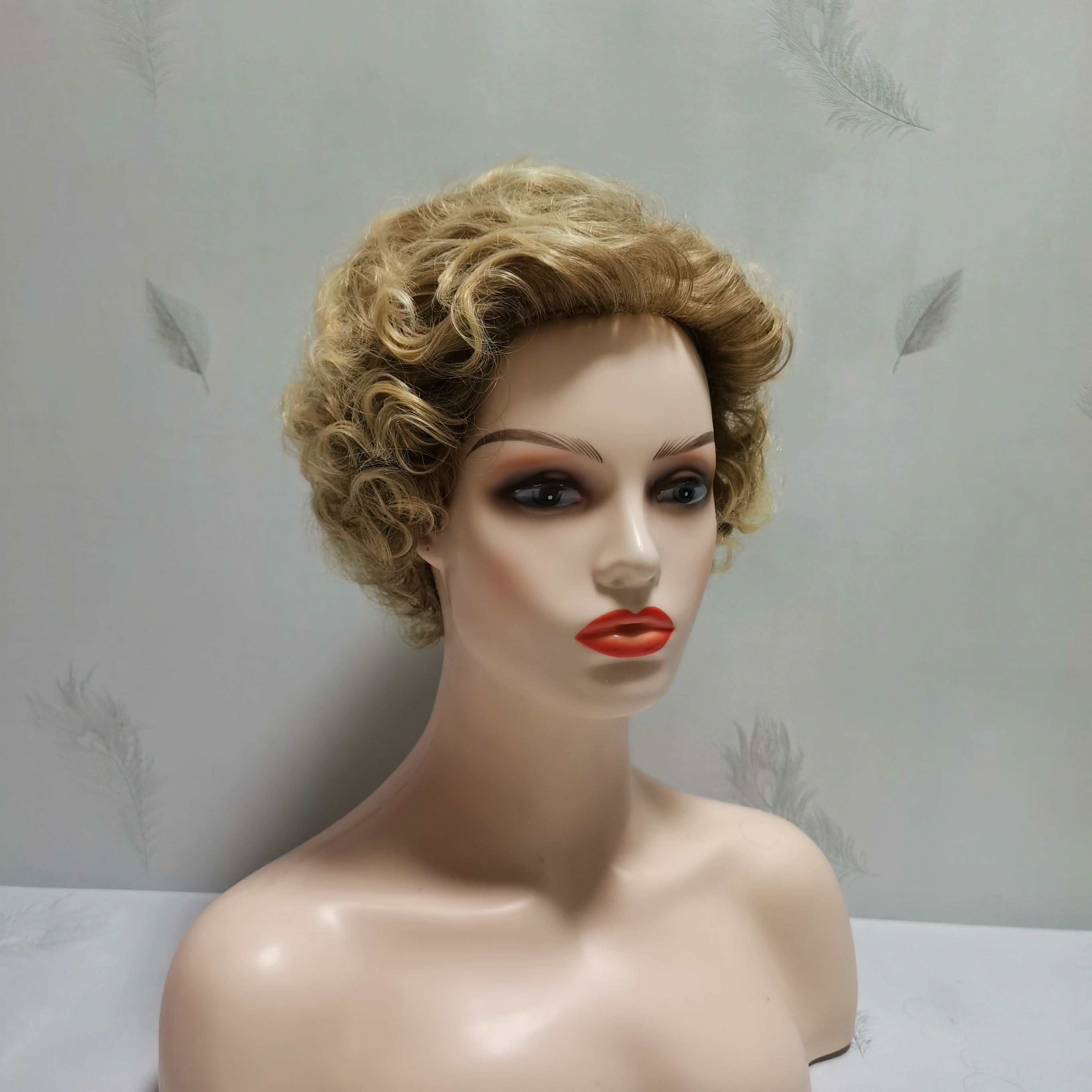 Women Synthetic Wigs Layered Short Straight Pixie Cut Ombre Color Sassy Curl Mix Natura Full Wig French Deep