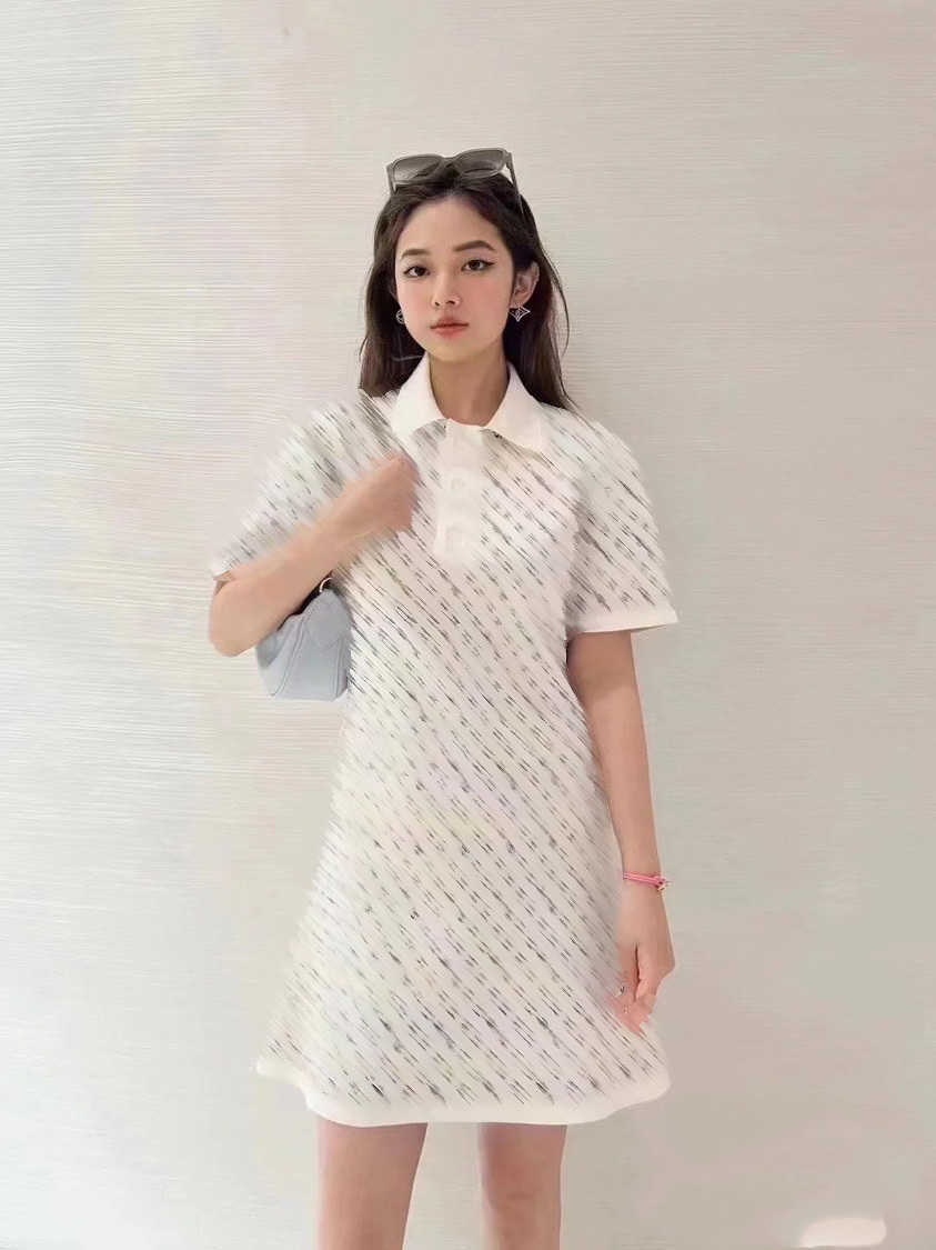 23ss Knitted Dress Short-sleeved Dresses women dress womens designer clothing Full letters Printed lapel Polo shirt dress High quality womens clothing
23ss Knitted Dress Short-sleeved Dresses women dress womens designer clothing Full letters Printed lapel Polo shirt dress High quality womens clothing