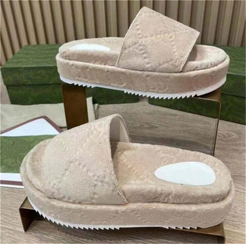 2023 designer fashion woman slippers Beach Thick bottom slippers platform women Shoes Alphabet lady Sandals Leather High heel slippers Size 35-42
2023 designer fashion woman slippers Beach Thick bottom slippers platform women Shoes Alphabet lady Sandals Leather High heel slippers Size 35-42