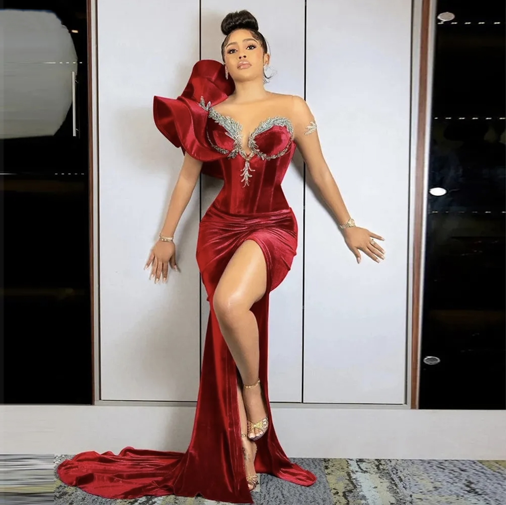 Arabic Dubai Prom Dresses Burgundy Velvet One Shoulder Ruffles Plus Size Evening Gowns Sequins Side Split Sexy Vestidos De Festa Trumpet Skirt Formal 