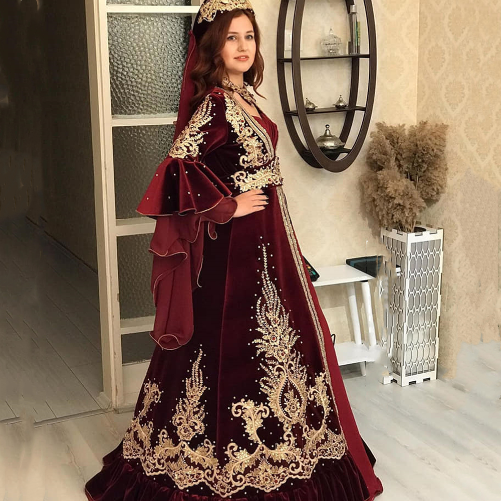 Elegant Kaftan Burgundy Velvet Evening Dresses With Flare Long Sleeves Gold Lace Appliques Crystal Beaded 2024 Arabic Moroccan Prom Party Gown Formal 