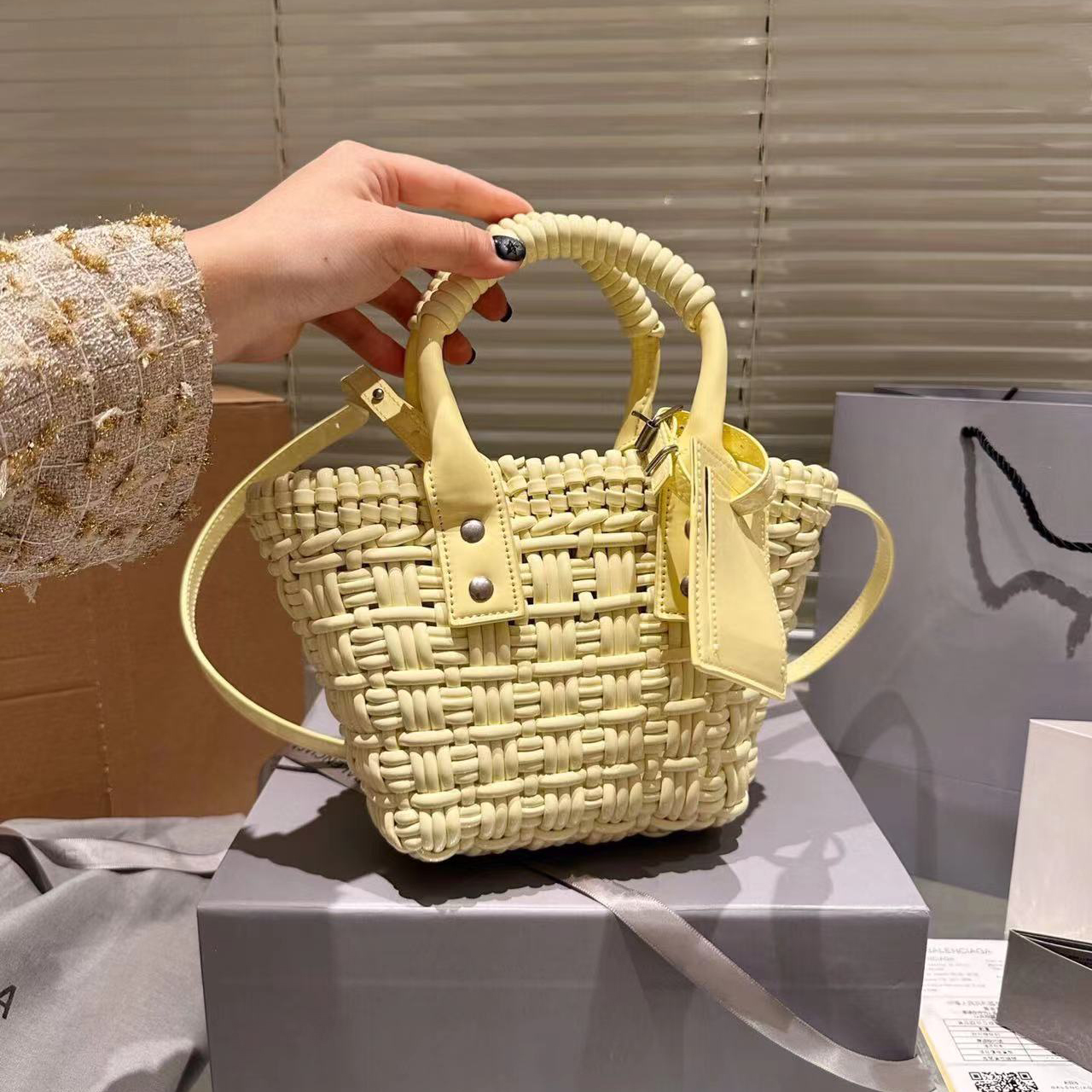 big bag designer fashion mifuko woody l size raffia tote bag men and women handbag woven leather bucket bags with letters summer 001, Customize
big bag designer fashion mifuko woody l size raffia tote bag men and women handbag woven leather bucket bags with letters summer 001, Customize