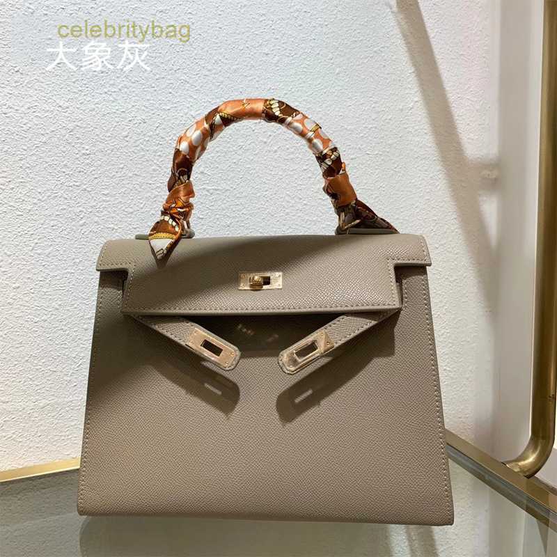 Designer Kellies Handbags Hemres Bag 2023 New Women's Handbag Crossbody Leather Ladiesbag Palm Pattern 1 has logo 7D5D, 20cm version black
Designer Kellies Handbags Hemres Bag 2023 New Women's Handbag Crossbody Leather Ladiesbag Palm Pattern 1 has logo 7D5D, 20cm version black