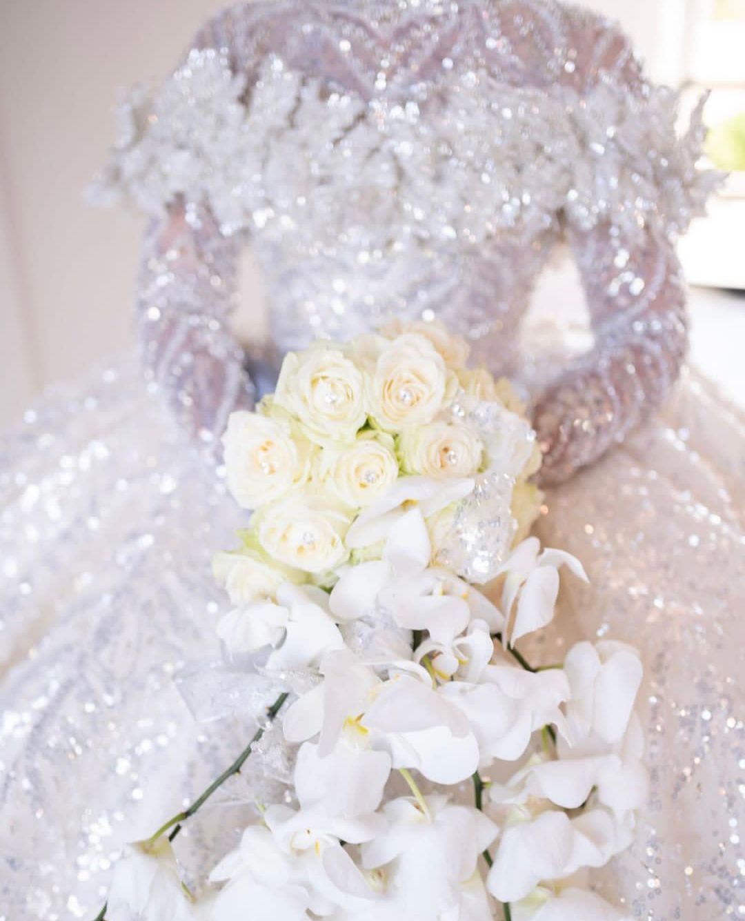 Sparkly Ball Gown Wedding Dresses Long Sleeves High Neck Sequins Appliques Ruffles Bridal Gowns Diamonds Formal Dress Plus Size Custom Made Vestido de