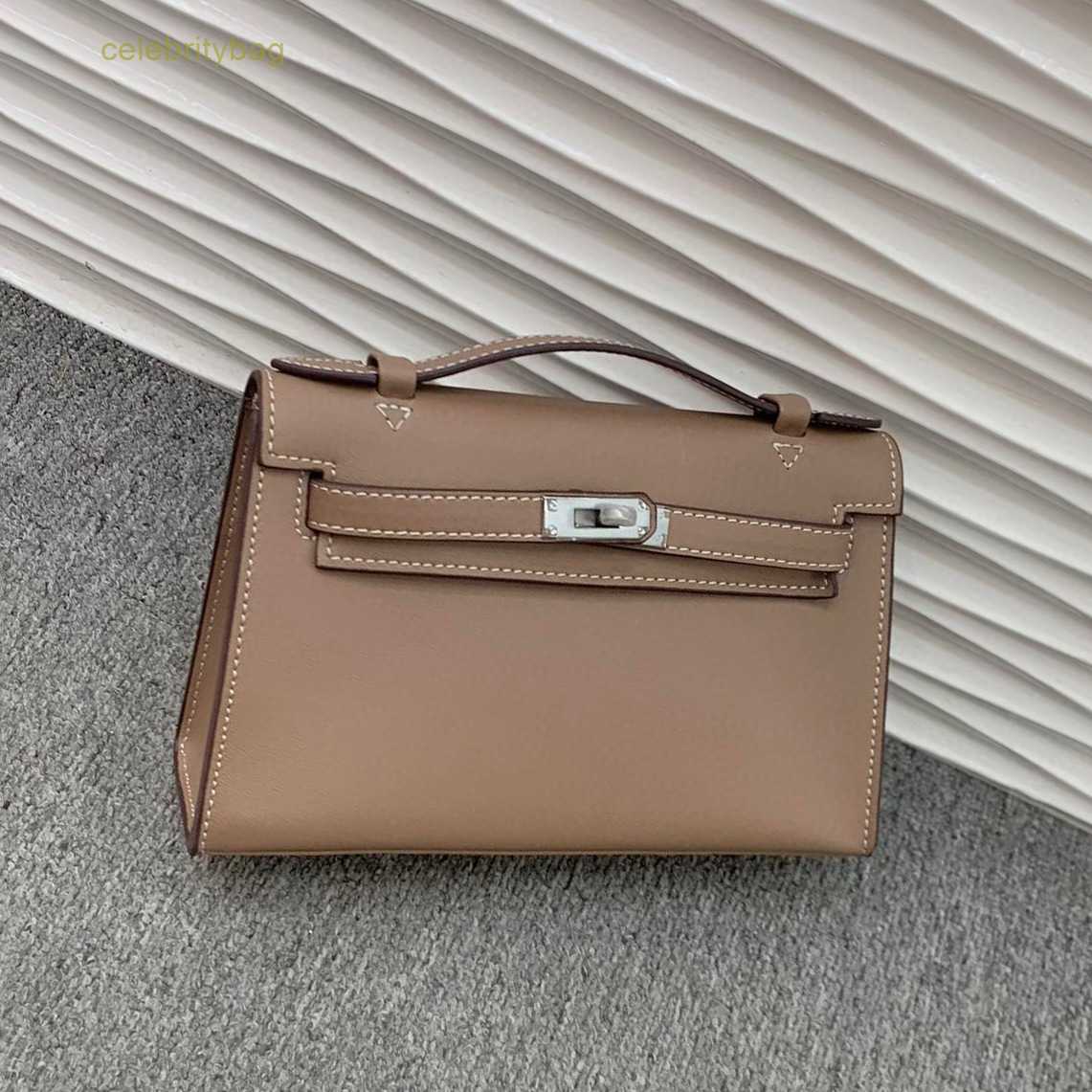 Designer Kellies Handbags Hemres new Women's 2023 Swfit cowhide generation carrie fashion single shoulder messenger portable small square 1 has logo CEVV, Swift skin anemone purple
Designer Kellies Handbags Hemres new Women's 2023 Swfit cowhide generation carrie fashion single shoulder messenger portable small square 1 has logo CEVV, Swift skin anemone purple