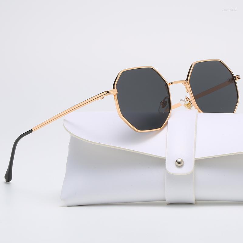 Sunglasses Women 2023 Fashion Metal Small Frame Polygonal Sun Glasses For Men Design Eyewear Gradient UV400
Sunglasses Women 2023 Fashion Metal Small Frame Polygonal Sun Glasses For Men Design Eyewear Gradient UV400