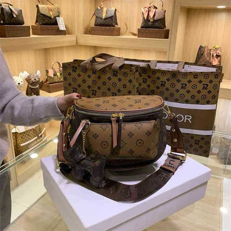 Designer bag 2023 summer tote 20% off contrast color stitching texture backpack exquisite pendant Shoulder Messenger hand, Coffee
Designer bag 2023 summer tote 20% off contrast color stitching texture backpack exquisite pendant Shoulder Messenger hand, Coffee
