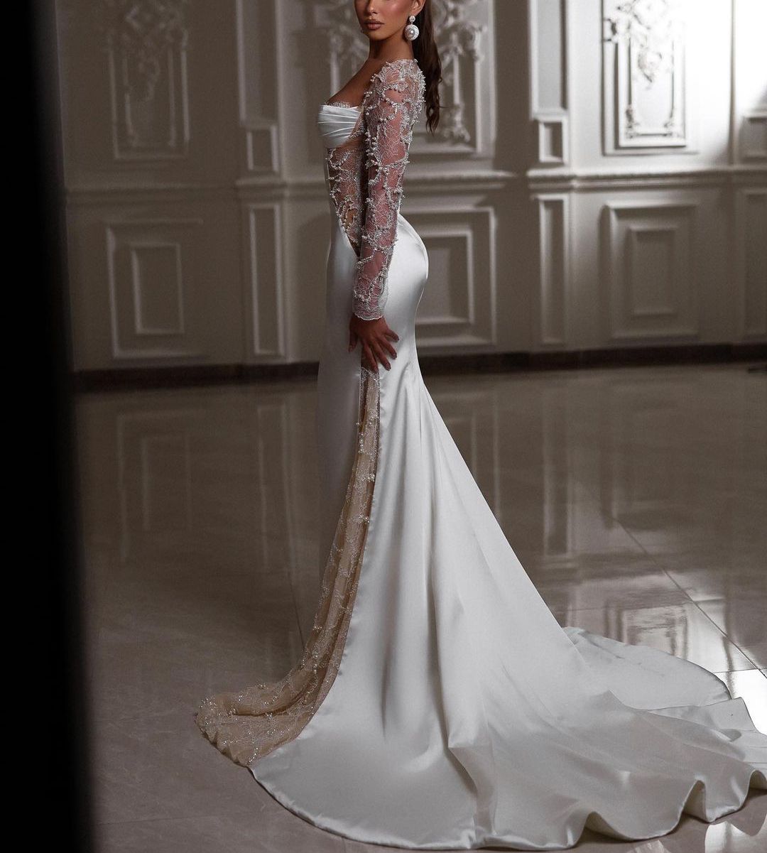 Sexy Mermaid Prom Dresses Long Sleeves V Neck Appliques Sequins Beaded Floor Length Satin 3D Lace Hollow Pearls Evening Dress Bridal Gowns Plus Size C