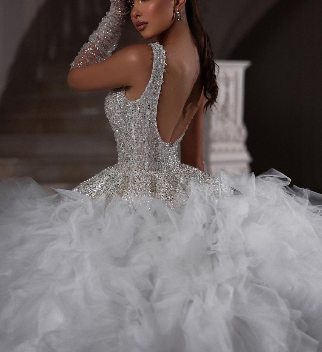 Exquisite Ball Gown Wedding Dresses Bateau Sleeveless Sequins Appliques Beaded Floor Length Ruffles 3D Lace Train Folds Bridal Gowns Plus Size Vestido