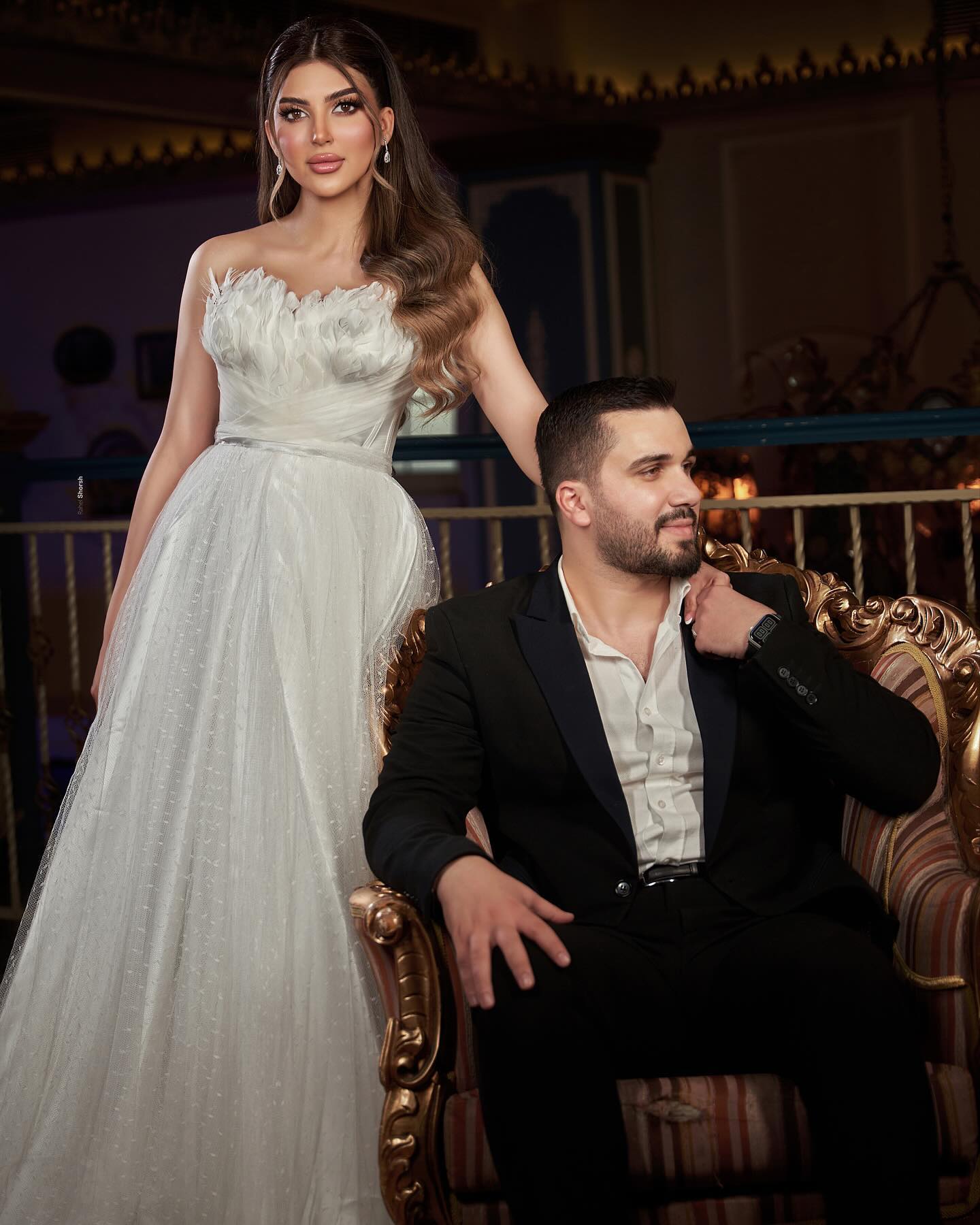 Elegant Feathers Wedding Dresses Strapless Necke Bridal Gowns Pleated A e Dot Tulle Sweep Train Vestido De Novia