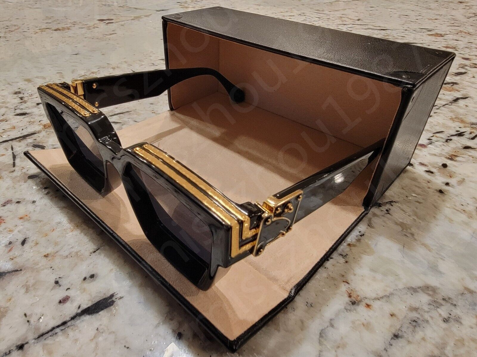 Hot sell Luxury MILLIONAIRE M96006WN Sunglasses full frame Vintage designer sunglasses for men Shiny Gold plated Top L96006
Hot sell Luxury MILLIONAIRE M96006WN Sunglasses full frame Vintage designer sunglasses for men Shiny Gold plated Top L96006
