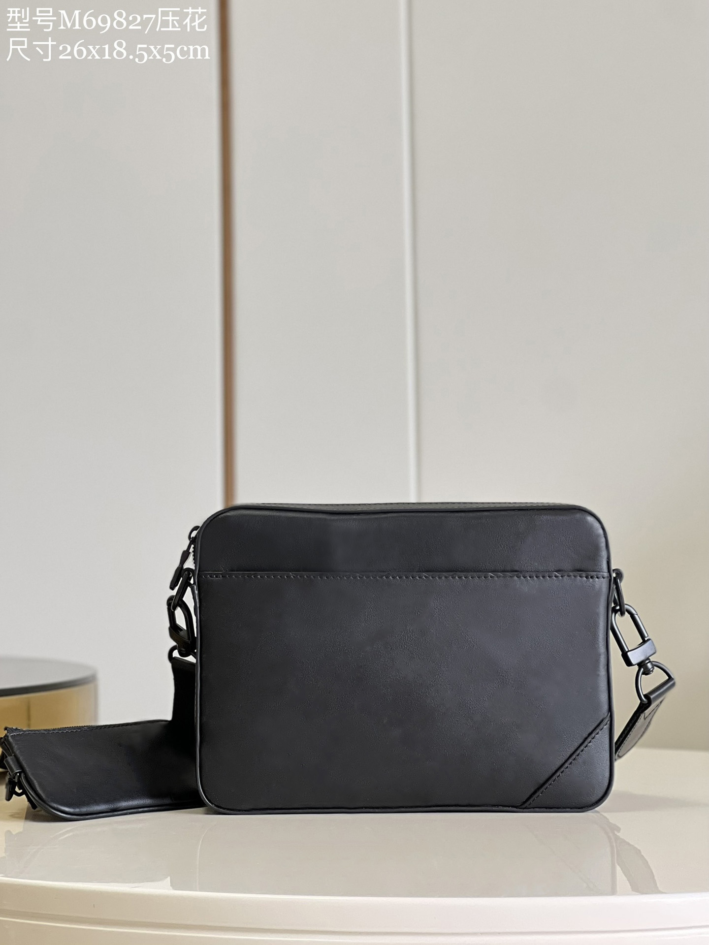 Designer bag Men's leather messenger bag three piece set Ultra High Quality Designer Pack, Blue
Designer bag Men's leather messenger bag three piece set Ultra High Quality Designer Pack, Blue