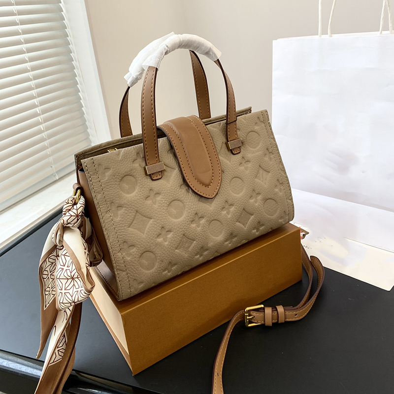 23 SS Classic Print Women upscale Totes Bags Handbag Famous Designers Embossing process Bag Genuine Leather Messenger Ladies Travel Handbags 24 cm, Black
23 SS Classic Print Women upscale Totes Bags Handbag Famous Designers Embossing process Bag Genuine Leather Messenger Ladies Travel Handbags 24 cm, Black