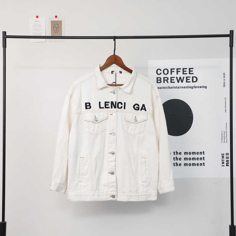 designer's new men's women's short sleeved sportswear set Shirt High Edition 2023 Early Spring New Luxury Classic Chest Letter Embroidery and Denim Jacket, White
designer's new men's women's short sleeved sportswear set Shirt High Edition 2023 Early Spring New Luxury Classic Chest Letter Embroidery and Denim Jacket, White