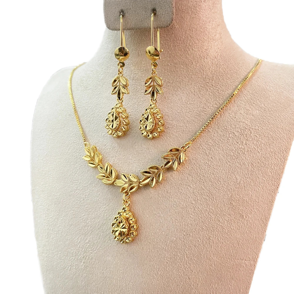 Stud Dubai Jewelry Sets for Women 24k Gold Color Love Ethiopian African Heart Necklace Earrings Arab Bridal Dowry 231109