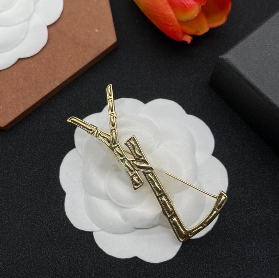 Designer Letter Brooches 2023 new style Luxury Fashion Brooches Men Womens Brand Retro Brooch Pins Lady Suit Dress Pins18K Gold Plated
Designer Letter Brooches 2023 new style Luxury Fashion Brooches Men Womens Brand Retro Brooch Pins Lady Suit Dress Pins18K Gold Plated
