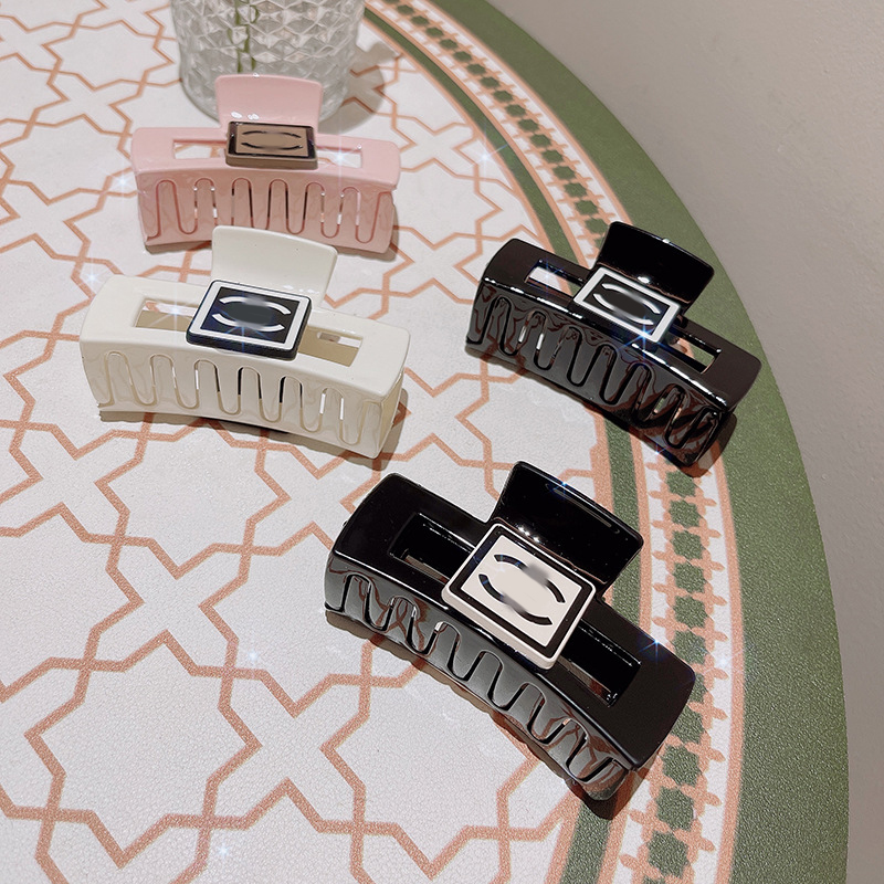 Fashion Simple Style Designer Letter Hair Clips & Barrettes For Girls Gift Brand Hair Claw Hairpin Hair Accessory High Quality
Fashion Simple Style Designer Letter Hair Clips & Barrettes For Girls Gift Brand Hair Claw Hairpin Hair Accessory High Quality