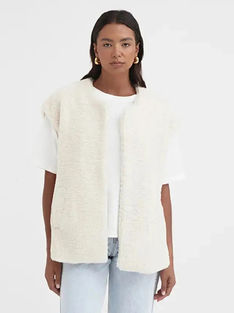 Women's Vests Lamb Wool Women Vest Coat Fashion Sleeveless Cotton Warm Thicken Street Female Waistcoat Winter Solid Loose Lady Jackets 231109