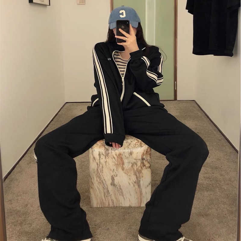 Luxury designer' new men' women' short sleeved sportswear set Shirt Early Spring 2023 New Small Letter Embroidery Ribbon and Sports Jacket Casual Pants Set, Trousers
Luxury designer' new men' women' short sleeved sportswear set Shirt Early Spring 2023 New Small Letter Embroidery Ribbon and Sports Jacket Casual Pants Set, Trousers