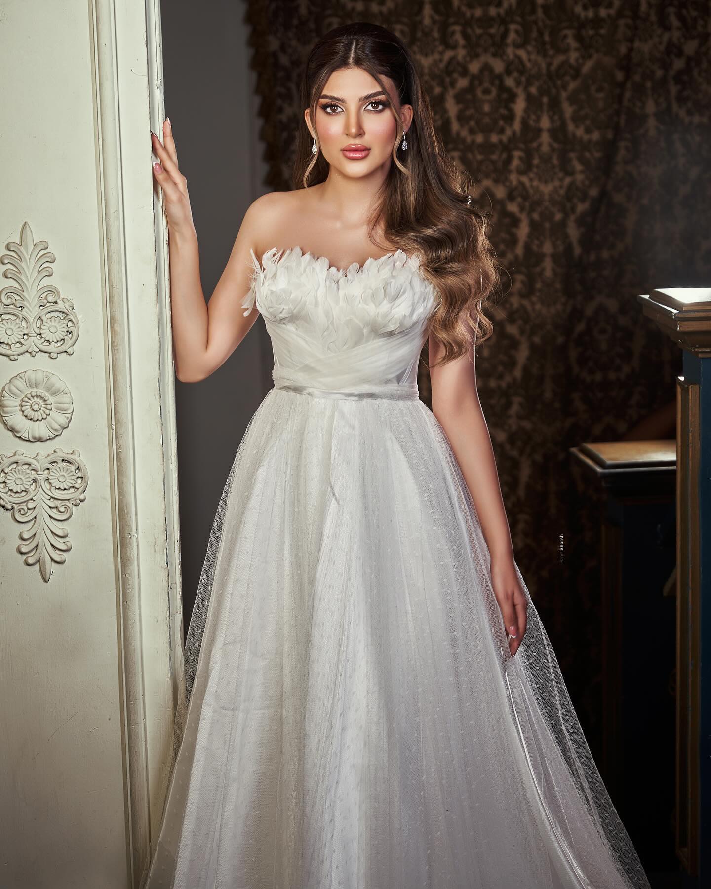 Elegant Feathers Wedding Dresses Strapless Necke Bridal Gowns Pleated A e Dot Tulle Sweep Train Vestido De Novia