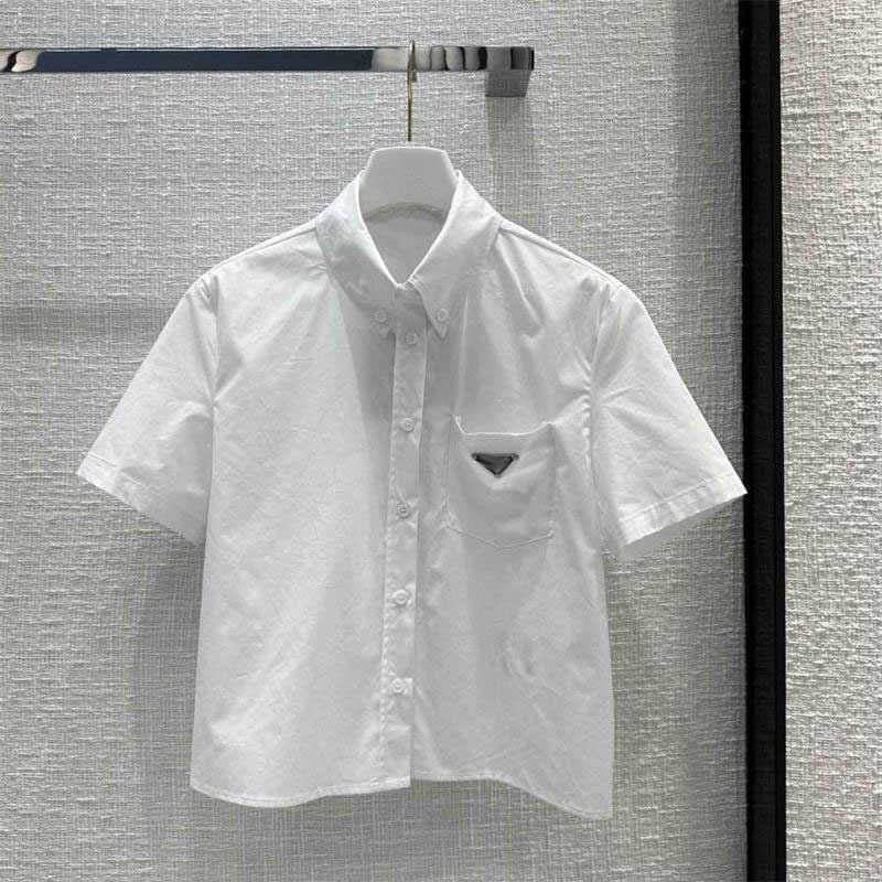 Luxury designer' new men' and women' short sleeved sportswear set Family 2023 Summer New Simple Triangle Pocket Short White Shirt Casual Versatile Top
Luxury designer' new men' and women' short sleeved sportswear set Family 2023 Summer New Simple Triangle Pocket Short White Shirt Casual Versatile Top
