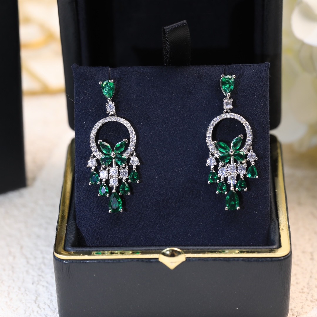 Popular European and American fashion earrings, fashionable and simple, versatile temperament, and earrings for allergy prevention
Popular European and American fashion earrings, fashionable and simple, versatile temperament, and earrings for allergy prevention