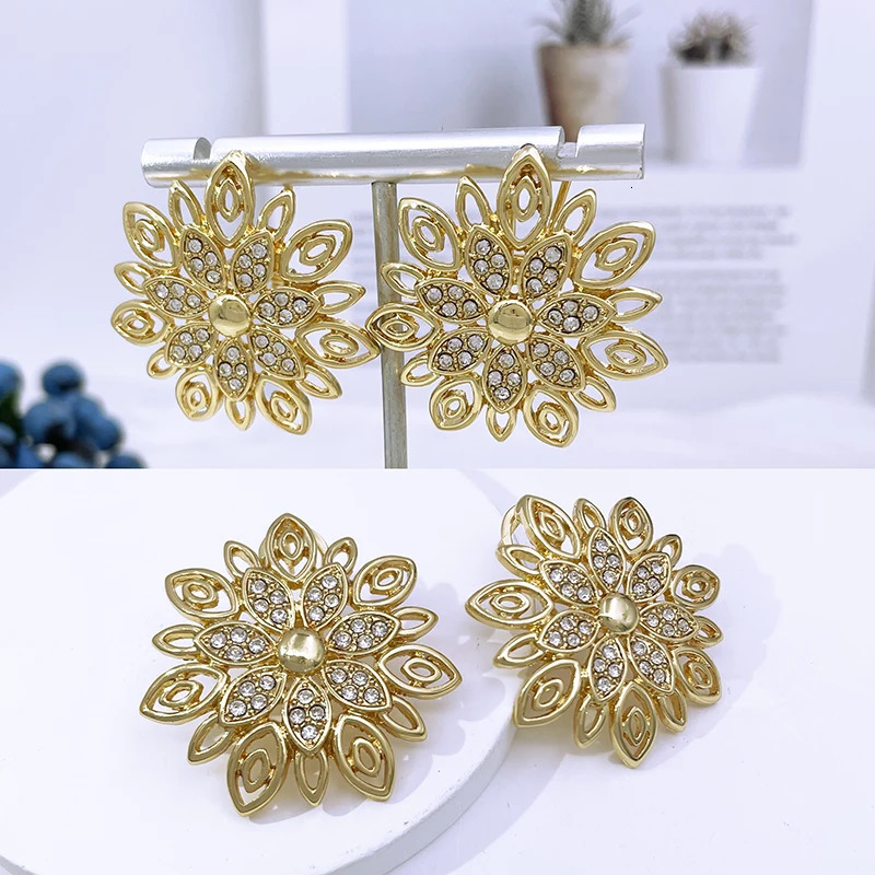 Stud Dubai Gold Color Jewelry Set For Women 18k Plated African Nigeria Fashion Of Necklace Earring Ring And Bracelet 231109