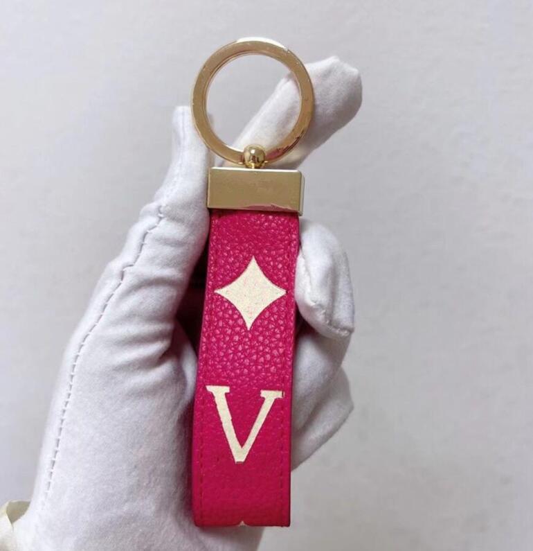 2023 Keychain Brand Designer Key Chain Mens Luxury Car Keyring Womens Buckle Keychains Handmade Leather Men Women Bags Pendant Accessories Multicolor
2023 Keychain Brand Designer Key Chain Mens Luxury Car Keyring Womens Buckle Keychains Handmade Leather Men Women Bags Pendant Accessories Multicolor