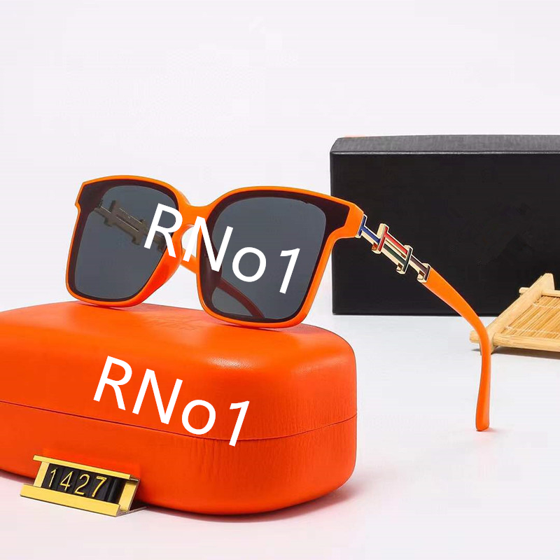 New Fashion Sunglass Luxury PC Frame Designer Men Women Classic Popular UV Protection Shading Pattern Lens Sunglasses With Box
New Fashion Sunglass Luxury PC Frame Designer Men Women Classic Popular UV Protection Shading Pattern Lens Sunglasses With Box