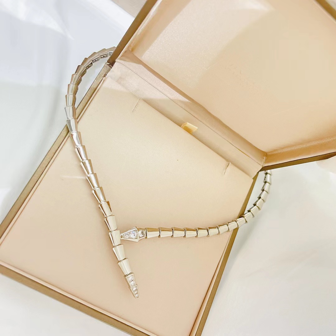 jewelry Love necklace rope chain designer necklace luxury necklaces womens necklace serpentine Belt drill Bvla choker Platinum rose gold moissanite chain collier
jewelry Love necklace rope chain designer necklace luxury necklaces womens necklace serpentine Belt drill Bvla choker Platinum rose gold moissanite chain collier