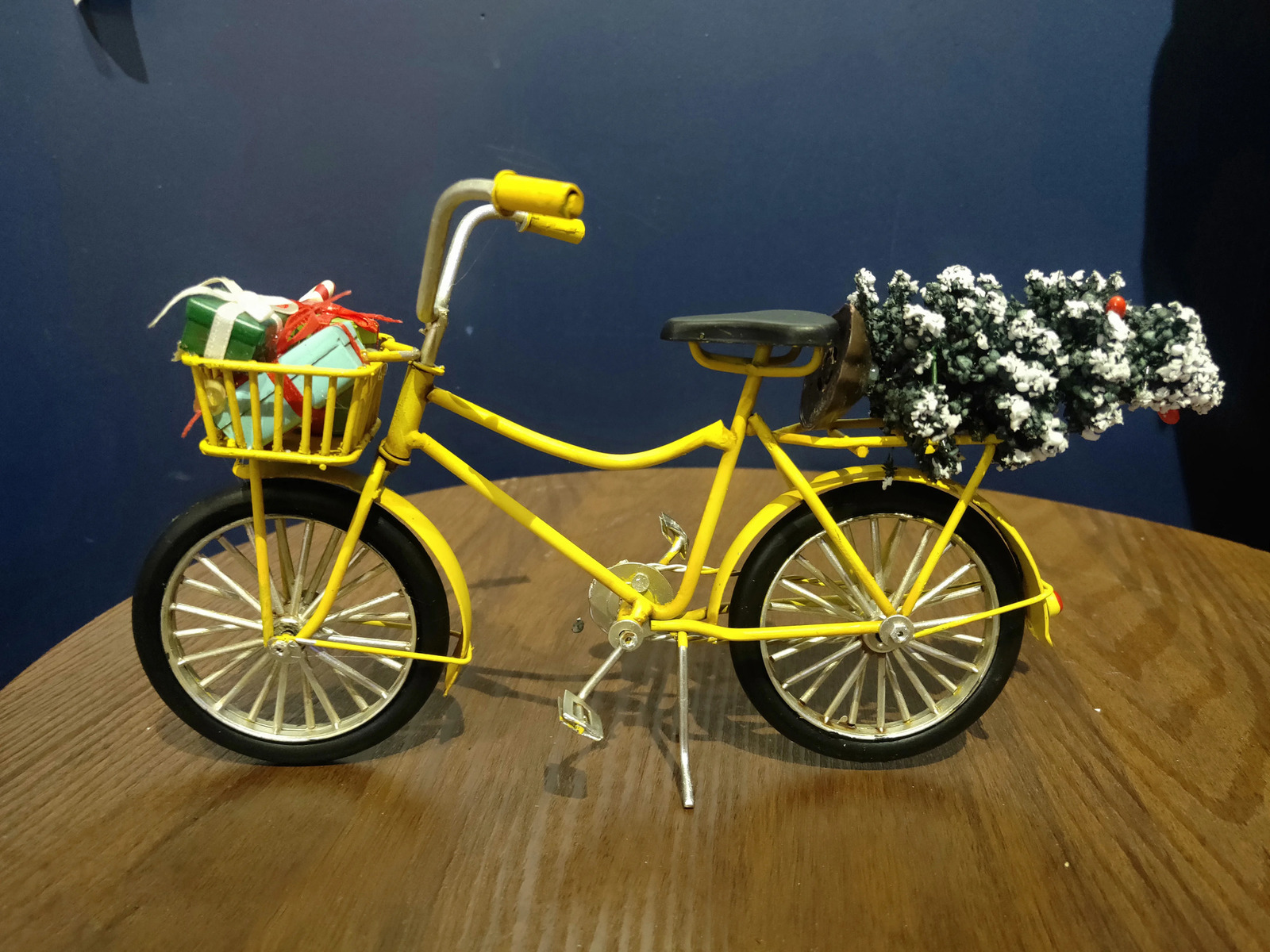 Christmas Decorations Christmas Red Truck Door Decor Wreaths with Bow Berry Pine Window Front Door Decoration Wall Hanging for Christmas Home Decora 2