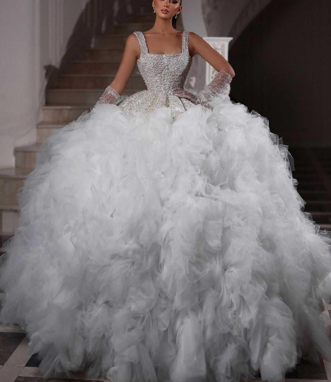 Exquisite Ball Gown Wedding Dresses Bateau Sleeveless Sequins Appliques Beaded Floor Length Ruffles 3D Lace Train Folds Bridal Gowns Plus Size Vestido