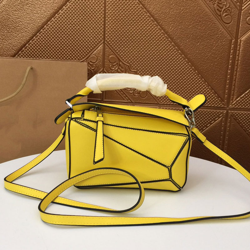 2023 High quality Womens Geometric Diagram Shoulder Bag Luxury Designer Fashion Genuine Leather Crossbody Handbag Classic Contrast Colored Wallet Loewees
2023 High quality Womens Geometric Diagram Shoulder Bag Luxury Designer Fashion Genuine Leather Crossbody Handbag Classic Contrast Colored Wallet Loewees