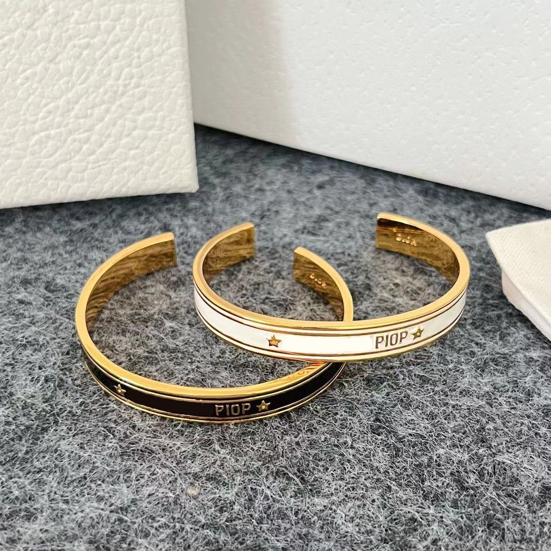 Hot Designer Unisex Crystal Bracelet Cuff Bangle Men Women Stainless Steel Jewelry Women Top Quality Hip-hop Bracelets Gold Plated Stainless steel Wedding Lovers
Hot Designer Unisex Crystal Bracelet Cuff Bangle Men Women Stainless Steel Jewelry Women Top Quality Hip-hop Bracelets Gold Plated Stainless steel Wedding Lovers
