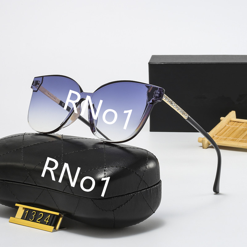 Wholesale Designer Sunglasses Original Eyeglasses Outdoor Shades PC Frame Fashion Classic Lady Mirrors for Women and Men Glasses Unisex
Wholesale Designer Sunglasses Original Eyeglasses Outdoor Shades PC Frame Fashion Classic Lady Mirrors for Women and Men Glasses Unisex