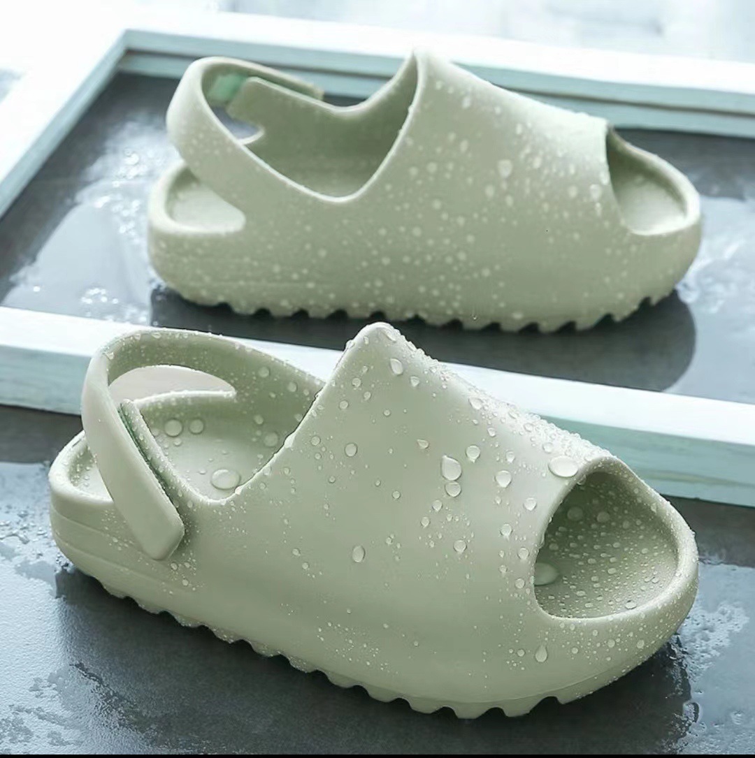 Sandals Baby Toddler Kids Slip-On Fashion Sandals Boys Girls Foam Beach Summer Slides Bone Resin Children Lightweight Shoes Big Size 230427