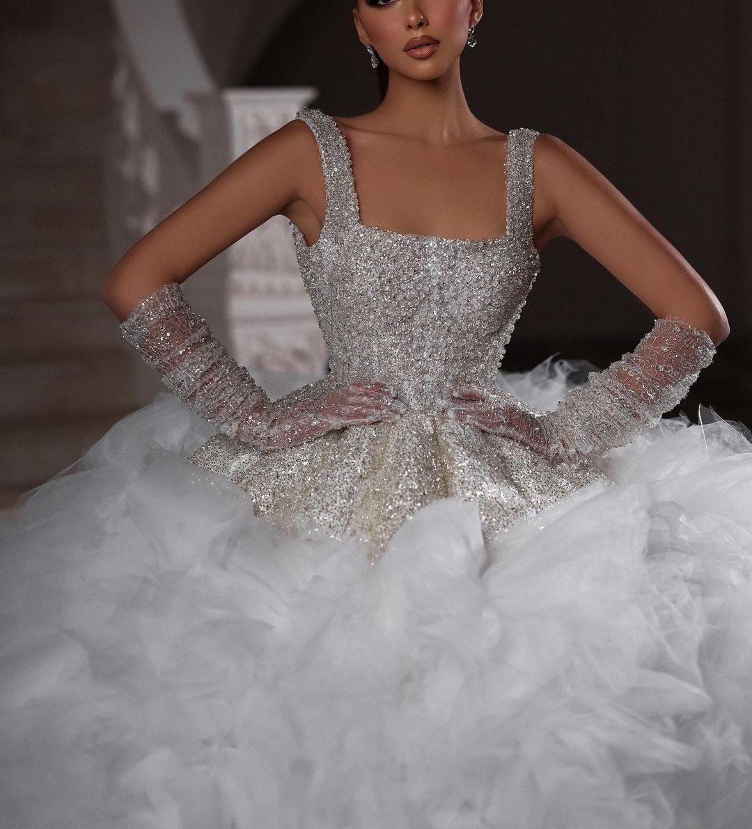 Exquisite Ball Gown Wedding Dresses Bateau Sleeveless Sequins Appliques Beaded Floor Length Ruffles 3D Lace Train Folds Bridal Gowns Plus Size Vestido